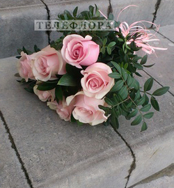 Round  bouquet of 7 pink roses