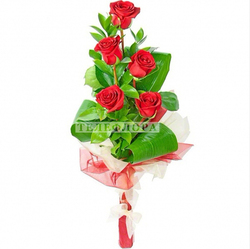 Round  bouquet of 5 red roses