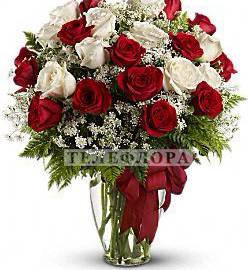 Round bouquet of 25 red and white roses
