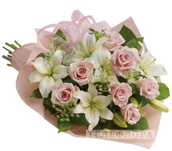 Bouquet of 7 pink roses and white lilies