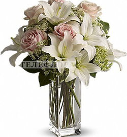 Round bouquet of roses, lilies, greens
