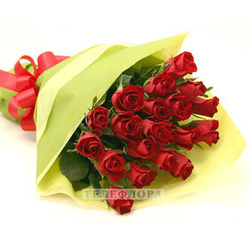 Round bouquet of  19 red roses